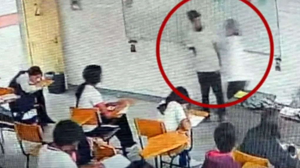 salvaje-ataque-con-navaja-de-un-alumno-a-una-profesora-en-plena-clase-en-mexico_9444